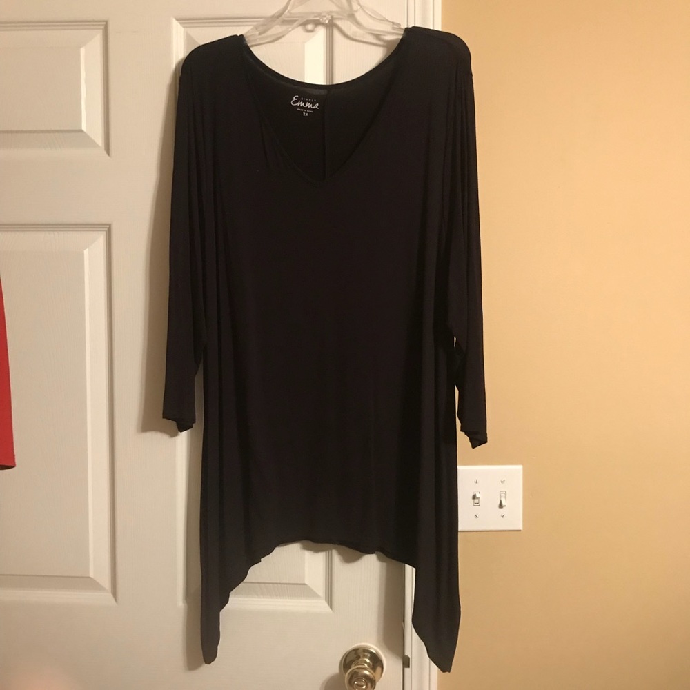 Simply Emma Black Shark Bite Top